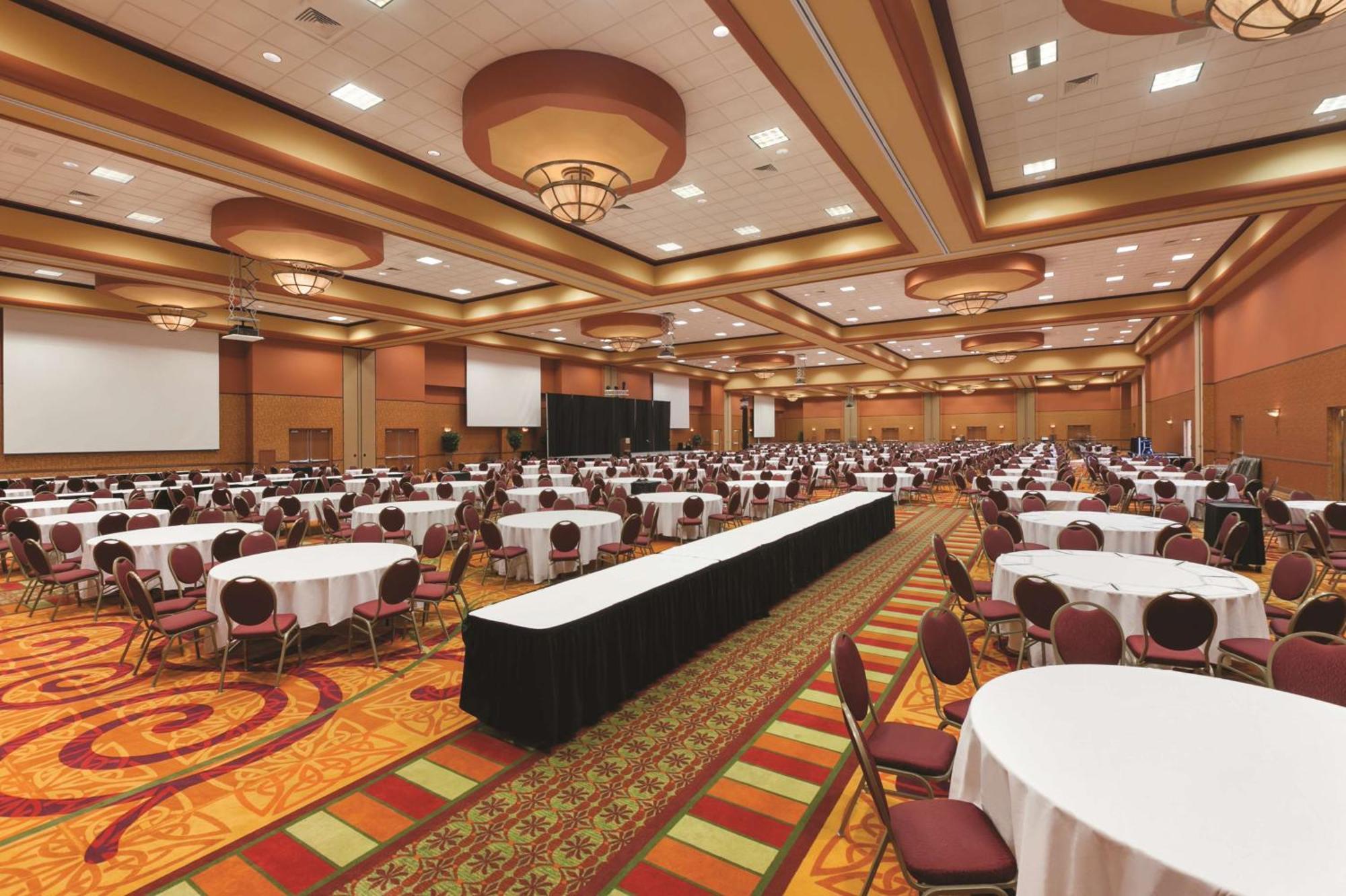 Embassy Suites Omaha- La Vista/ Hotel & Conference Center Exterior photo