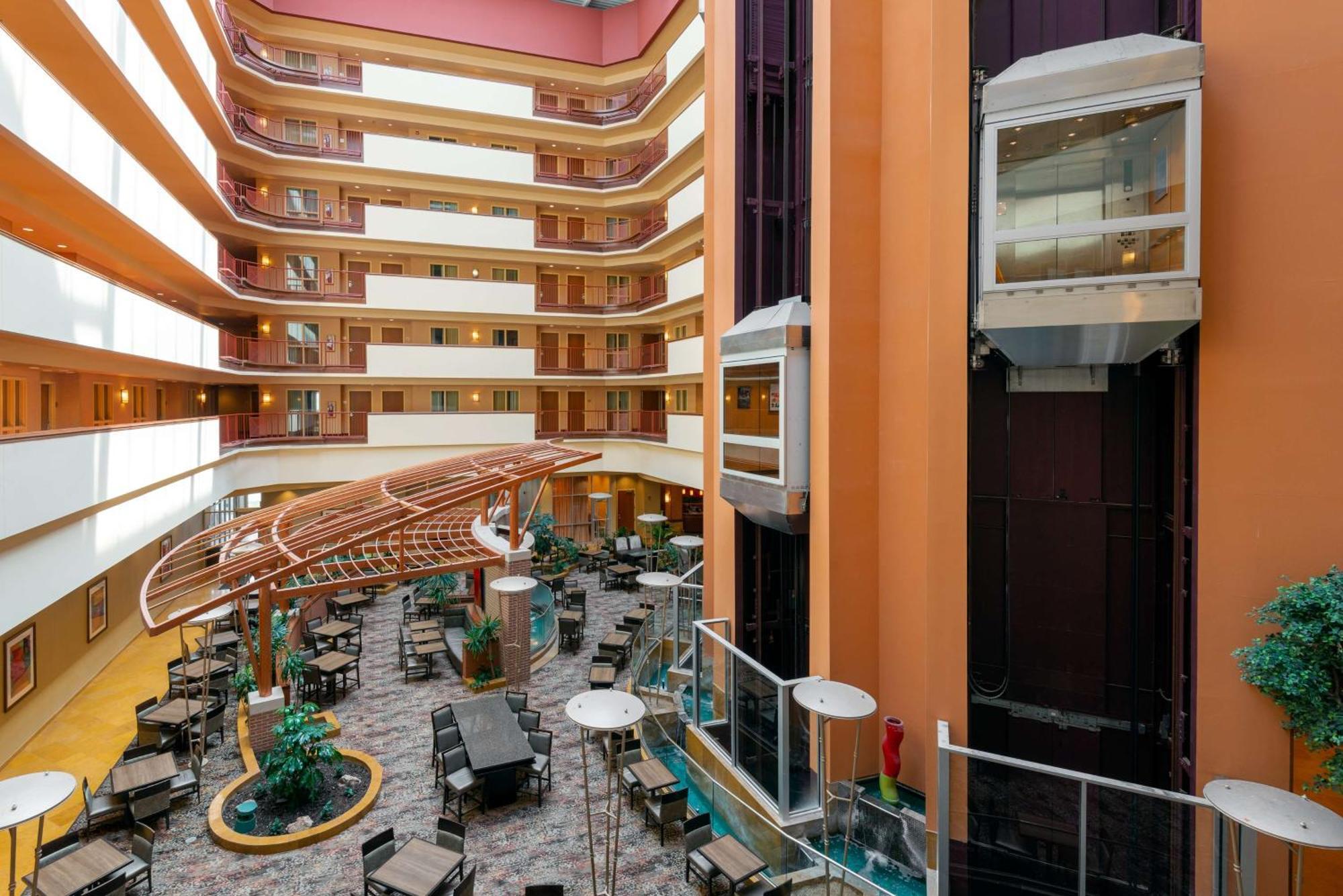 Embassy Suites Omaha- La Vista/ Hotel & Conference Center Exterior photo